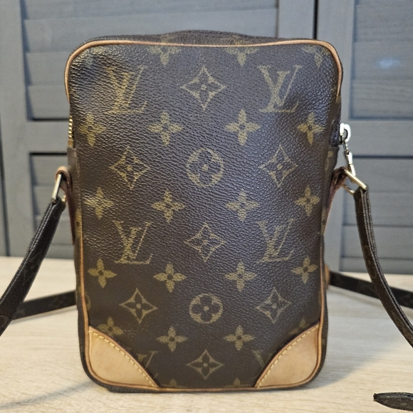 Authentic LOUIS VUITTON Monogram Danube PM Crossbody - Picture 2 of 16